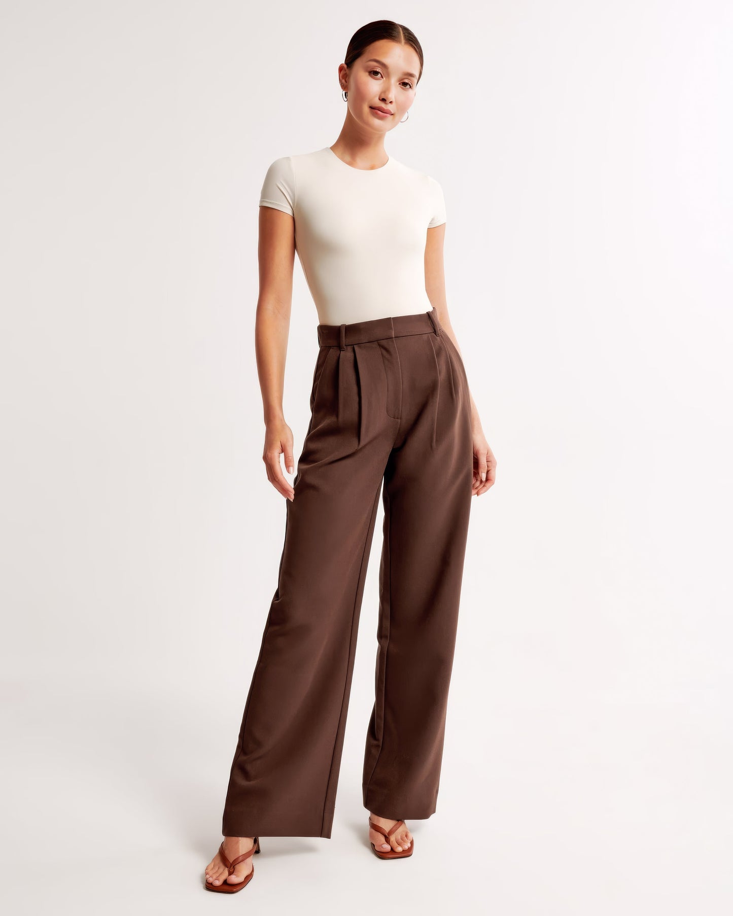 Elegante und bequeme, hoch taillierte weite Hose 