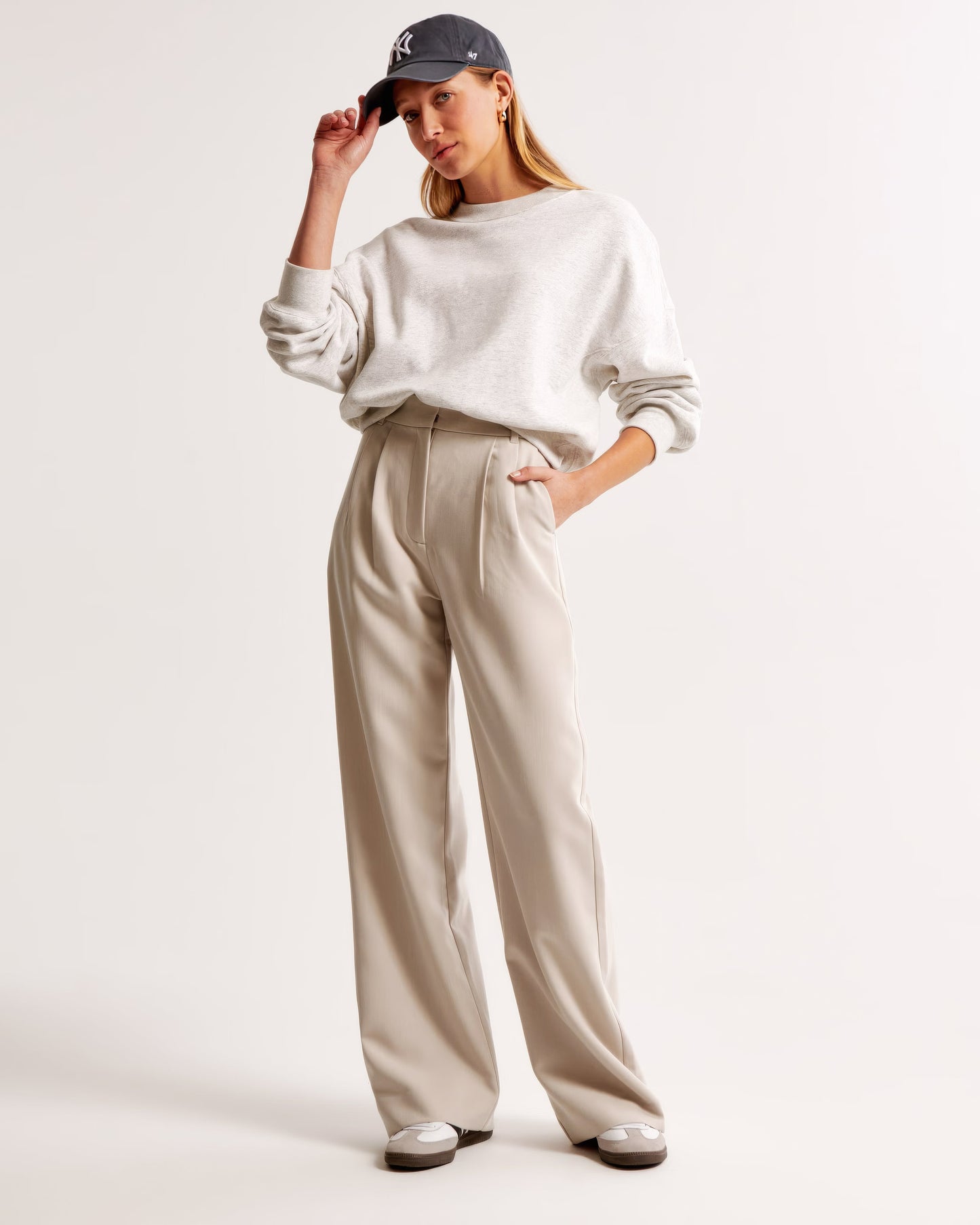 Elegante und bequeme, hoch taillierte weite Hose 