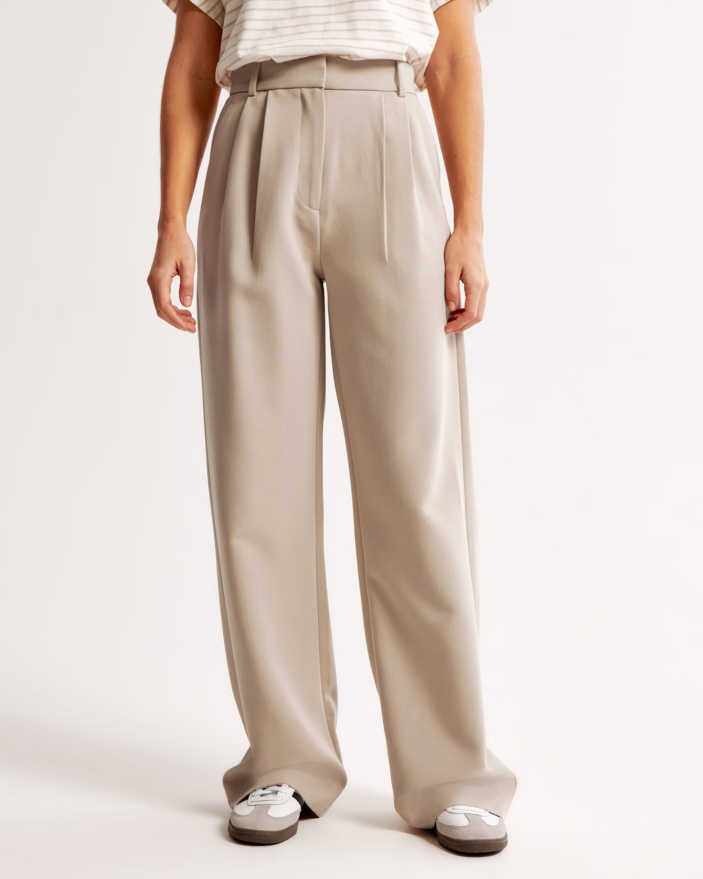 Elegante und bequeme, hoch taillierte weite Hose 