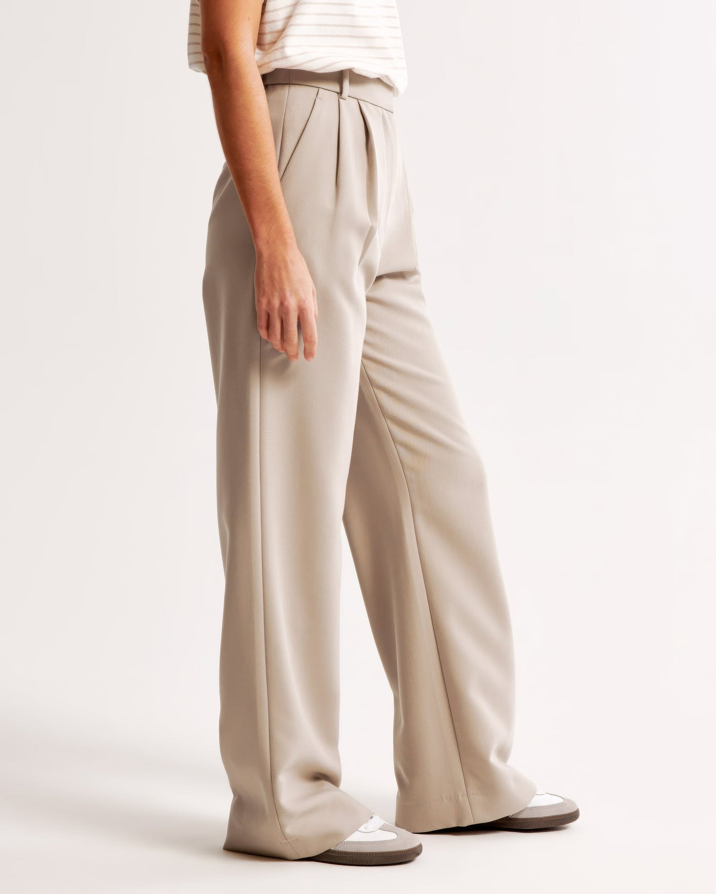 Elegante und bequeme, hoch taillierte weite Hose 