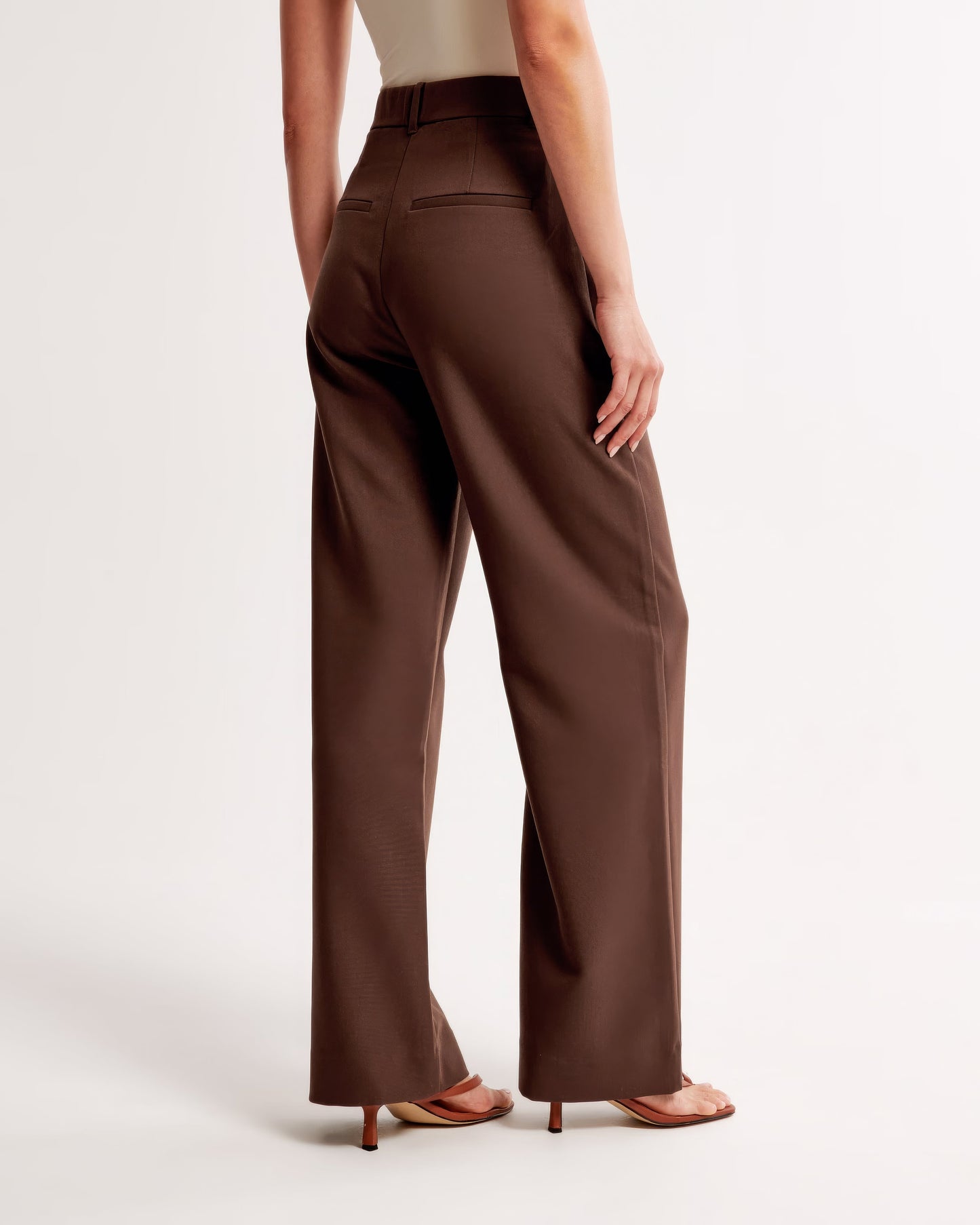 Elegante und bequeme, hoch taillierte weite Hose 