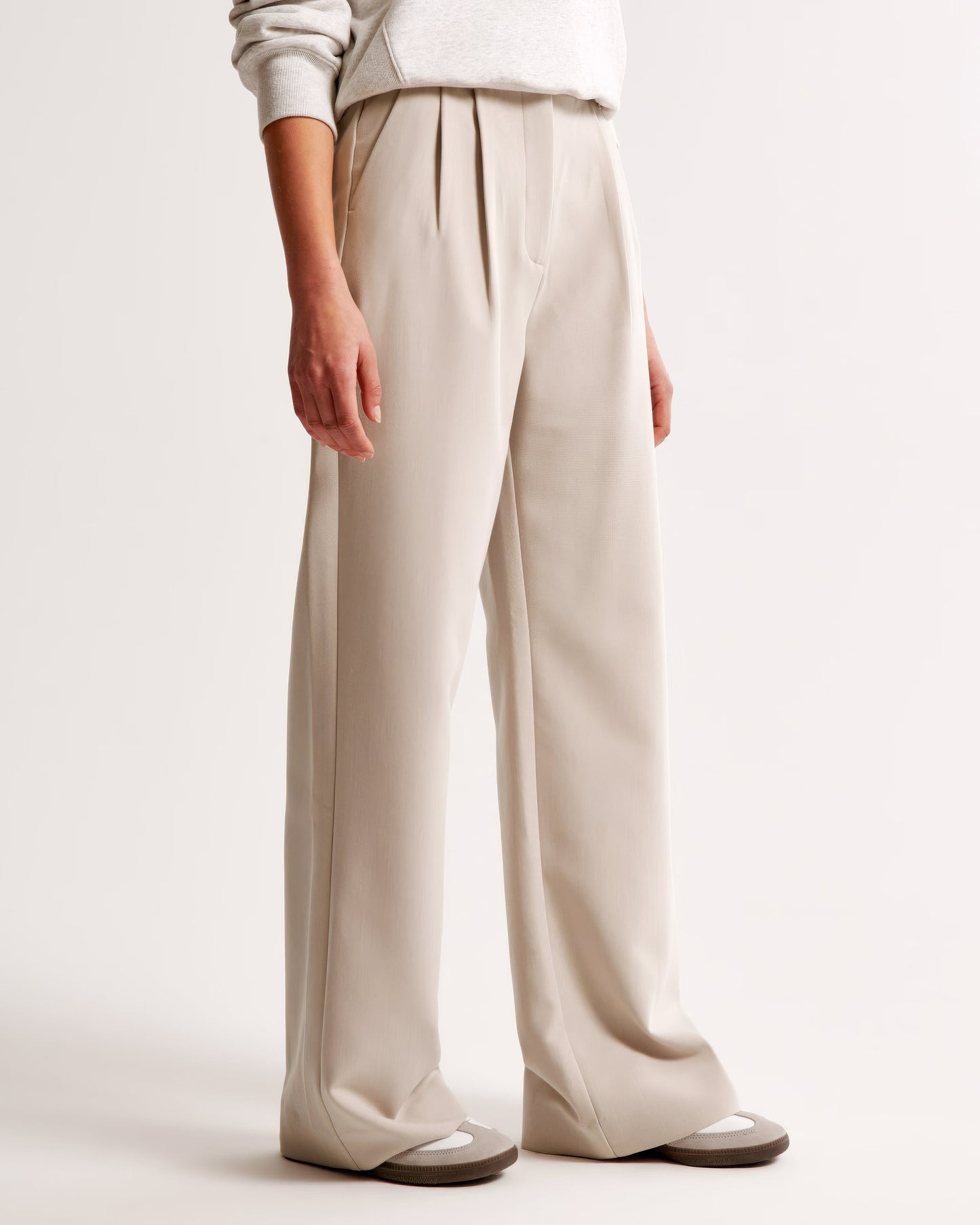 Elegante und bequeme, hoch taillierte weite Hose 