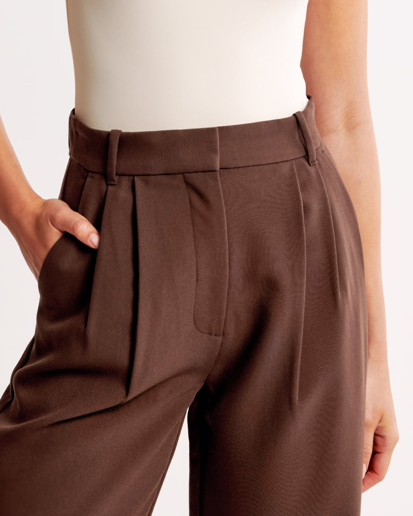 Elegante und bequeme, hoch taillierte weite Hose 